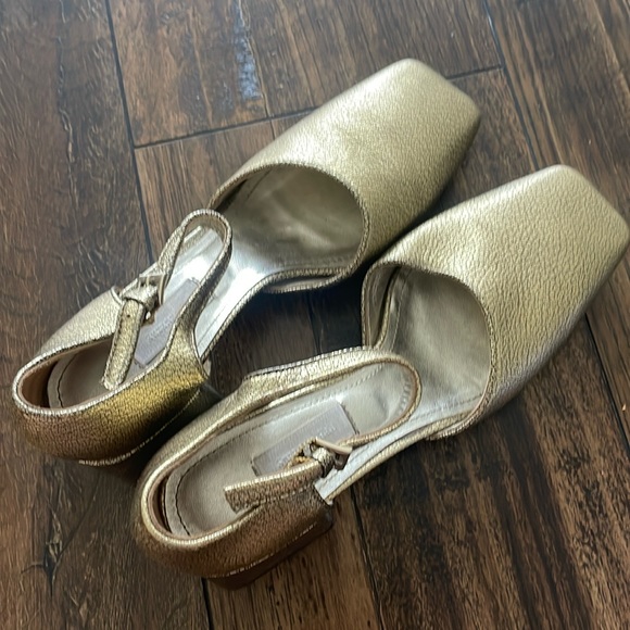 Suzanne Rae Gold Maryjane’s 36 - Picture 2 of 5